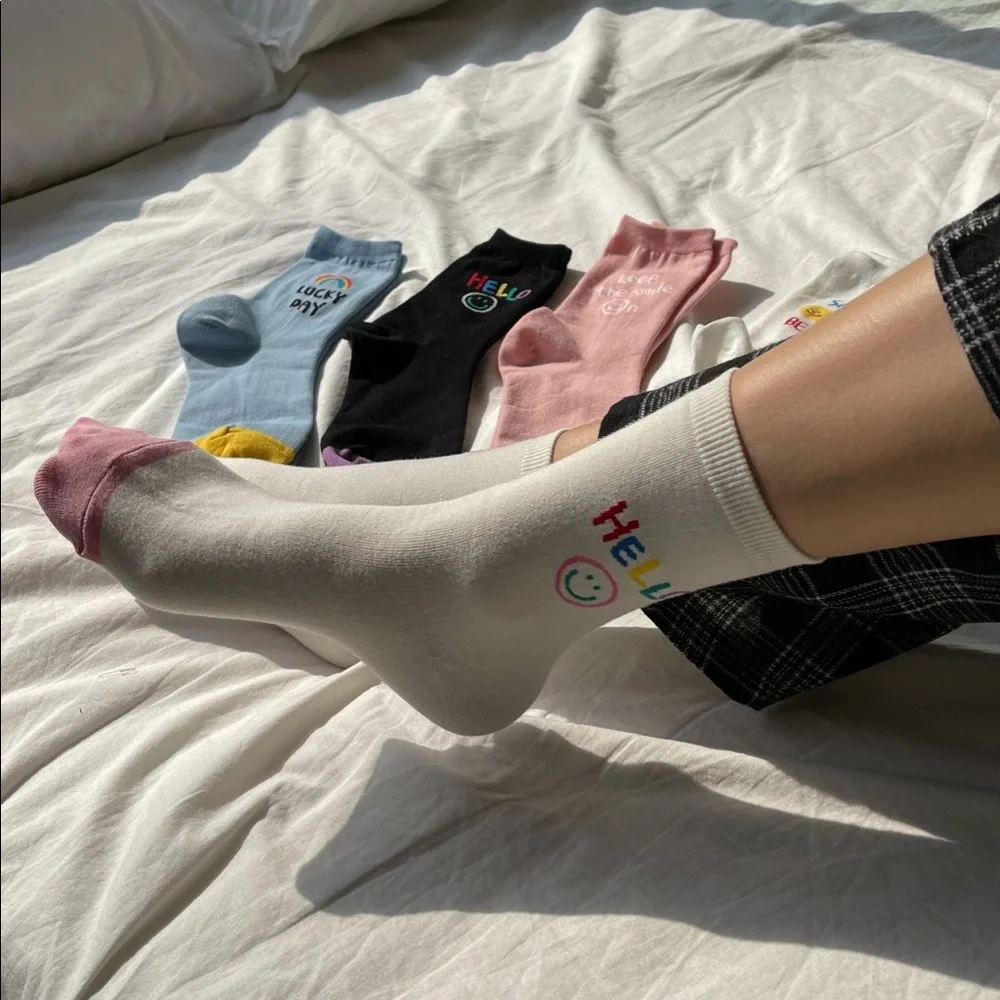 Hello Smiley Socks - Picture 11 of 12